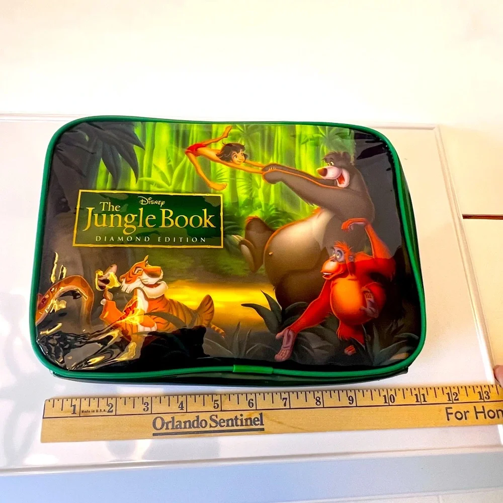 Walt Disney’s Vivid Green “Jungle Book” Soft Side Lunch Bag.   New without Tags.